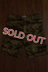 THE REAL McCOY'S TIGER CAMOUFLAGE SHORTS/JOHN WAYNE 'CRAZY PATTERN' MP18093